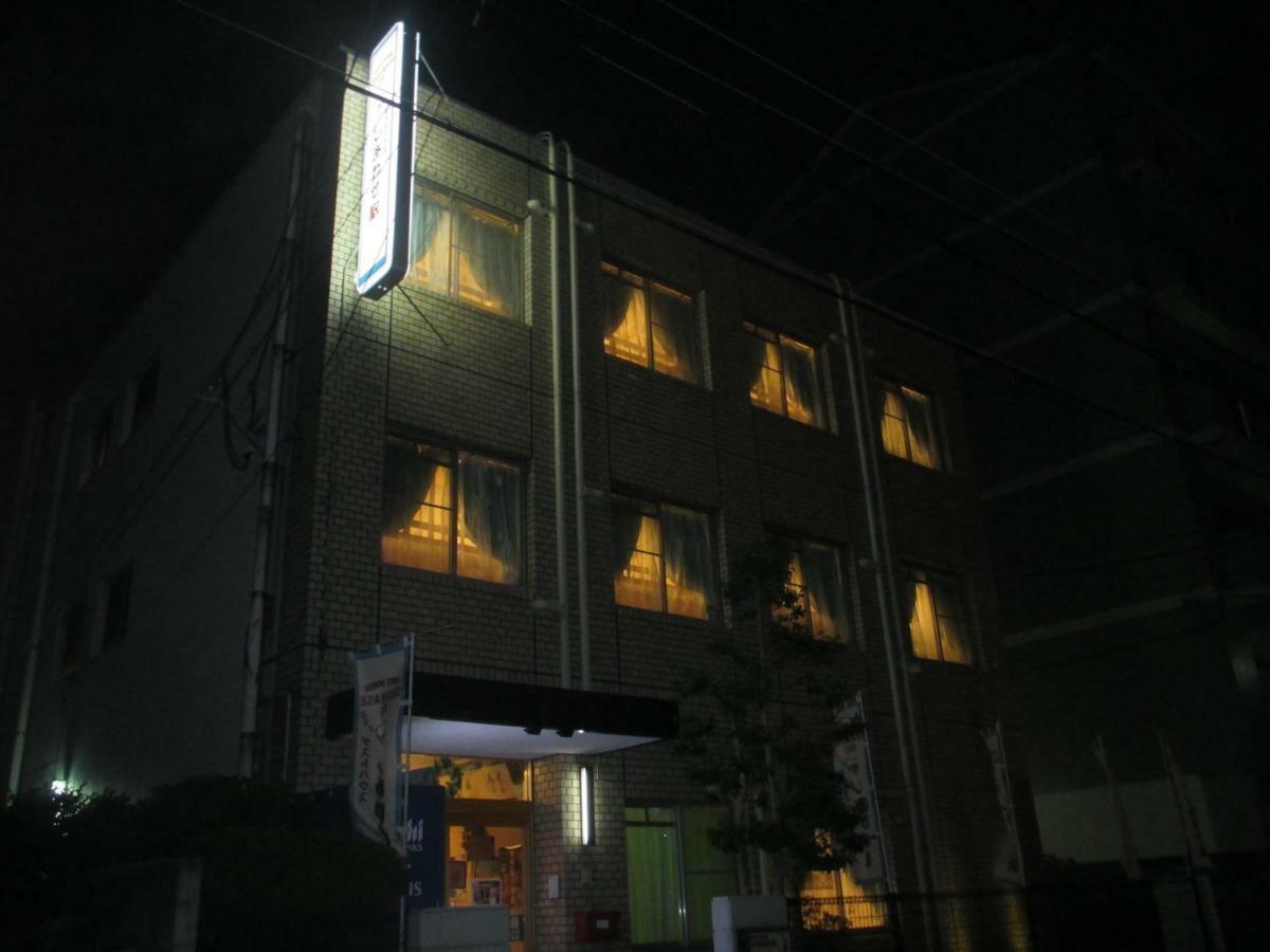 Guesthouse Shiawase Eki Фукуока Экстерьер фото