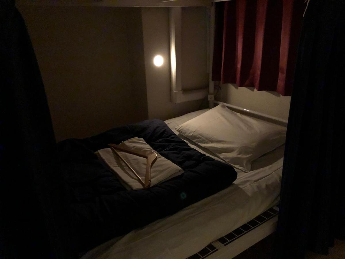Guesthouse Shiawase Eki Фукуока Экстерьер фото